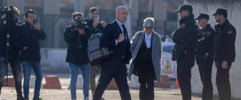 Luis Rubiales: “Jenni Hermoso tuvo un cambio de versión interesado (...) Ella y yo sabemos que me dijo vale