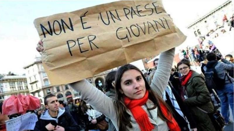 Laureati in fuga, in 10 anni 65mila hanno cercatolavoro fuori dalla Campania Laureati in fuga, in 10 anni 65mila hanno cercatolavoro fuori dalla Campania