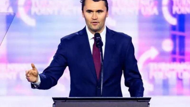 Bufera sull’aula da intitolare a Kirk. Ma Unife: Bufera sull’aula da intitolare a Kirk. Ma Unife: