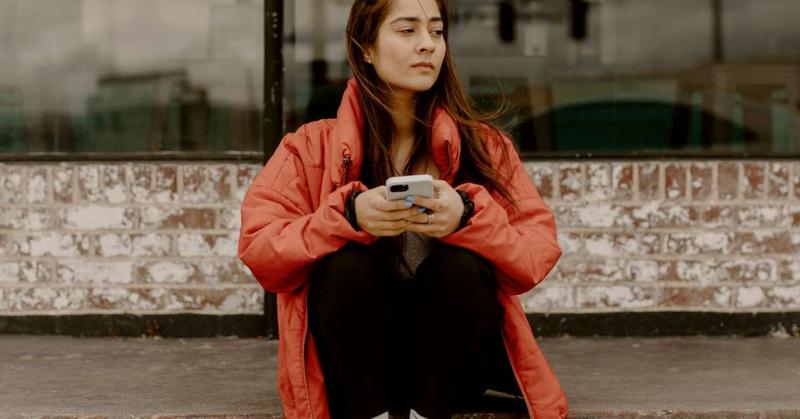 Two Unrealistic Ideas That Social Media Keeps Selling Us