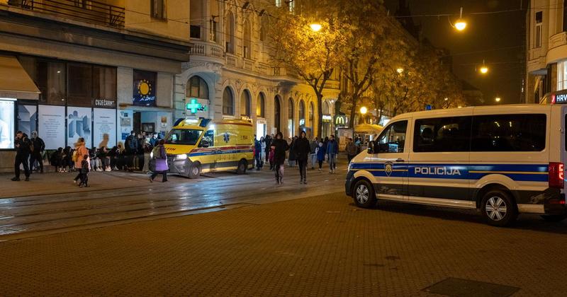 Kaos u središtu Zagreba: Više od 20 maskiranih osoba potuklo se na Trgu bana Jelačića, širi se snimka