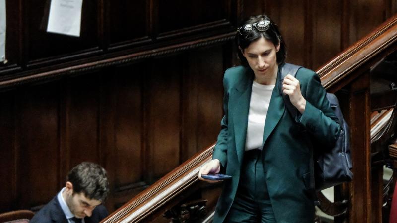 Così Schlein prova a rompere l'«assedio»: caccia a volti nuovi, asse con Landini e avvicinamento a Bonaccini