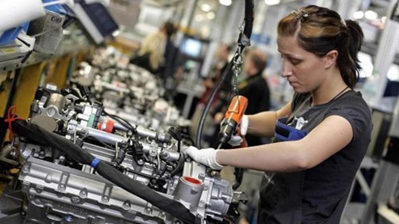 Lo stop al piano Transizione 5.0 e i fondi del Pnrr dirottati per la manovra: cosa succede alle imprese