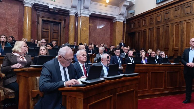 Poslanik SNS nazvao RTS najužasnijim medijem u Srbiji, Brnabić ga pozvala da ublaži retoriku