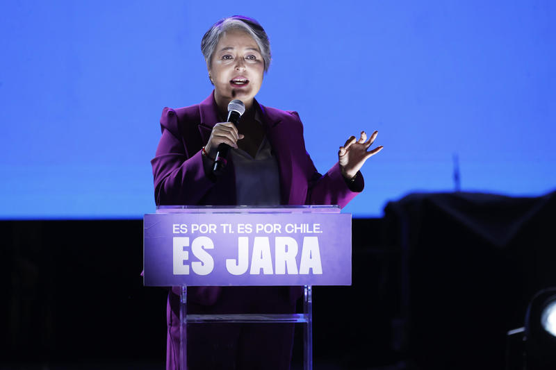 Jara, candidata de la izquierda: Chile se juega “una mirada al futuro” en presidenciales Jara, candidata de la izquierda: Chile se juega “una mirada al futuro” en presidenciales