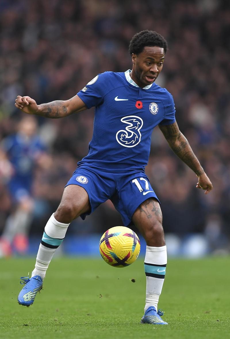 Roban en casa de Sterling con el futbolista y su familia dentro Roban en casa de Sterling con el futbolista y su familia dentro