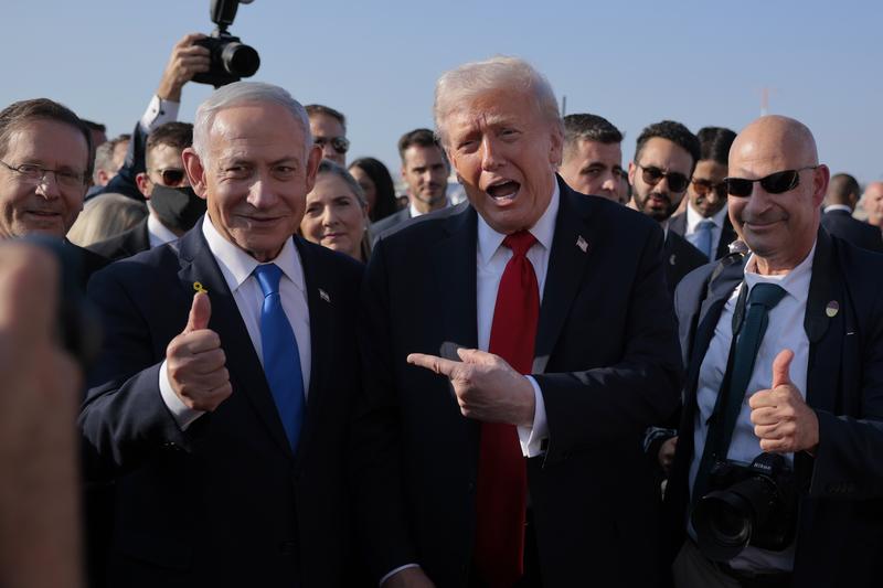 Trump Asks Israeli President to Pardon Netanyahu From Corruption Charges