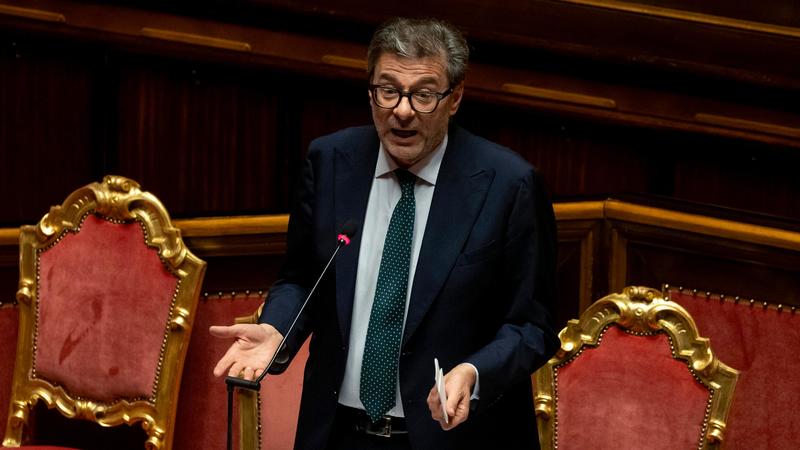 Manovra, la tassa anti Cina: imposta di 2 euro sui pacchi extra Ue. Raffica di emendamenti in arrivo