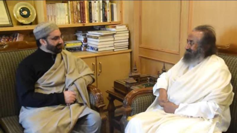 Sri Sri Ravi Shankar Calls on Mirwaiz
