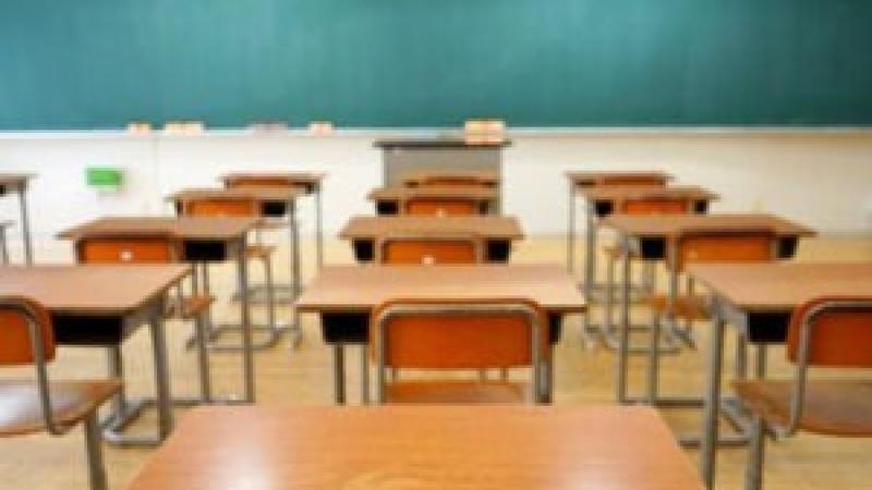 Marcianise, tragedia a scuola: ragazzina di 12 anni muore dopo un volo di dieci metri