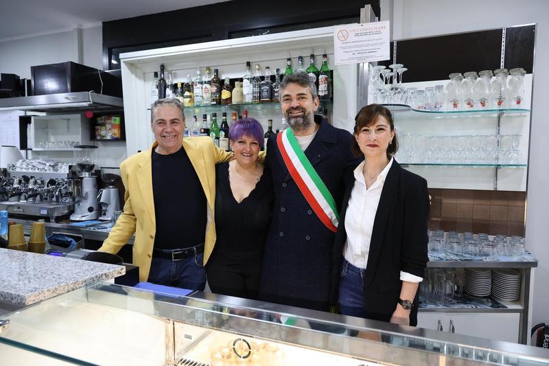 Inaugurato un bar sotto al Grattacielo di Ferrara, arriva il Mai Guai