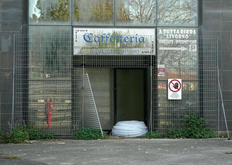 Livorno, vandali nella torre della Cigna: lanciata perfino una porta