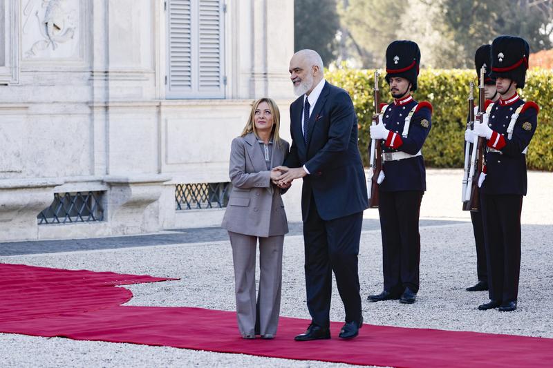Vertice Italia-Albania: Meloni e Rama firmano gli accordi su migranti, infrastrutture e difesa Vertice Italia-Albania: Meloni e Rama firmano gli accordi su migranti, infrastrutture e difesa