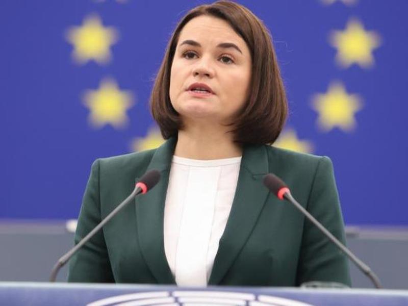 Tikhanovskaya, leader dei dissidenti bielorussi: «Kiev combatte per tutti noi, dobbiamo aiutarla a vincere. Non siamo satelliti di Mosca: l’epoca sovietica è finita»