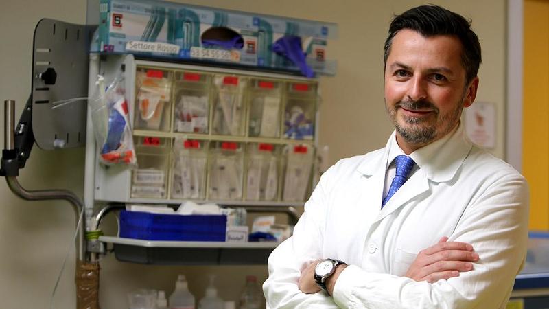 Chi è Andrea Marchesi: la storia del dottore che salva mani e braccia dei bambini malati di sarcoma