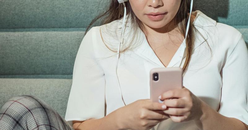 Are You Suffering From Low Selfie-Esteem? Are You Suffering From Low Selfie-Esteem?