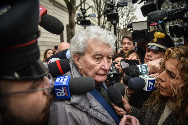 Caso Garlasco: i 15 mila euro in nero dell’avvocato Lovati ricevuti dai Sempio e il giallo del sacco di slip nella casa di Chiara Poggi Caso Garlasco: i 15 mila euro in nero dell’avvocato Lovati ricevuti dai Sempio e il giallo del sacco di slip nella casa di Chiara Poggi