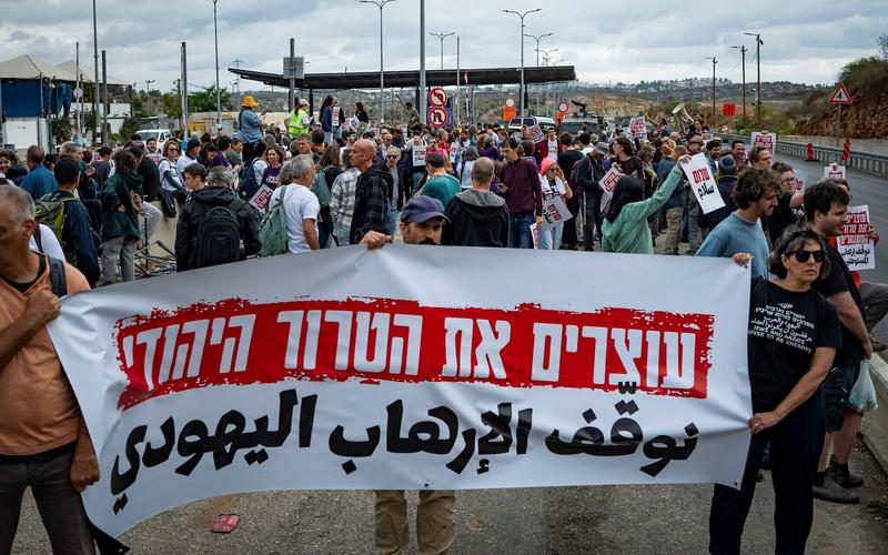 Amid settler attacks, police block left-wing activists from West Bank olive harvest Amid settler attacks, police block left-wing activists from West Bank olive harvest