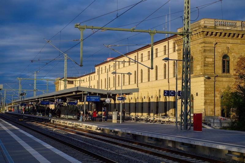 Schöner warten in Magdeburg: Und das soll ernsthaft der „Bahnhof des Jahres“ sein?