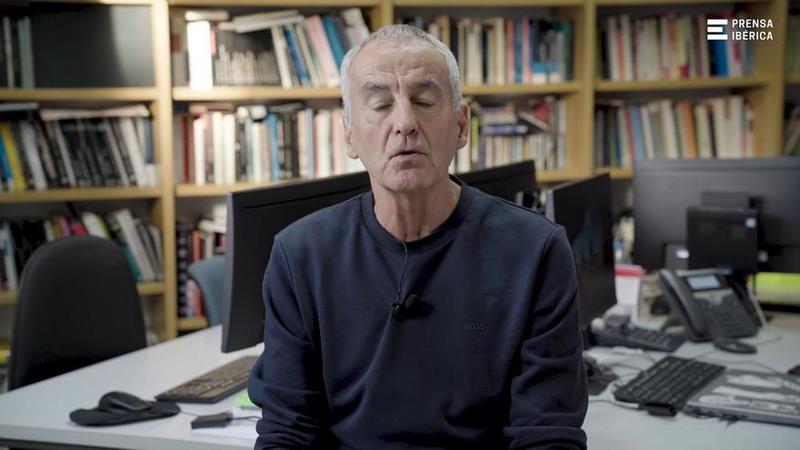 Rompe con la Inteligencia Artificial y se enamora de una persona