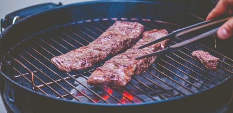 Nem Milei, nem inflação: nada apaga o fogo dos argentinos pela carne