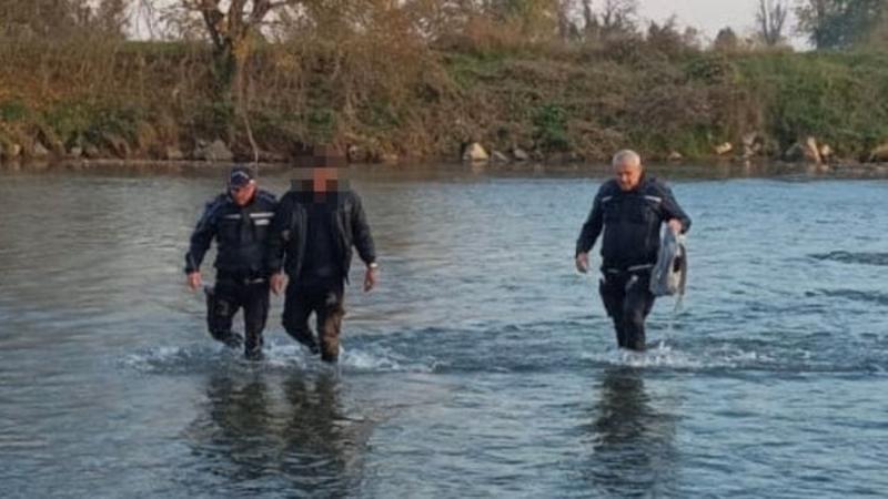 Si tuffa nel Serio per sfuggire agli agenti, preso a Mozzanica Si tuffa nel Serio per sfuggire agli agenti, preso a Mozzanica