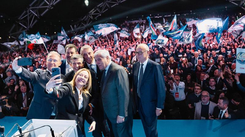 Elezioni in Campania, il centrodestra ci prova: Meloni spinge Cirielli