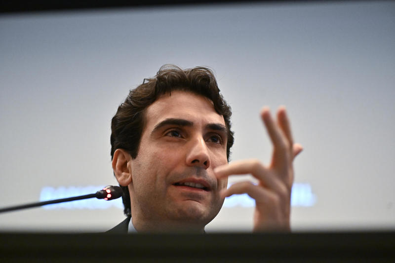 BC acerta ao manter Selic em 15%, contrariando o governo Lula