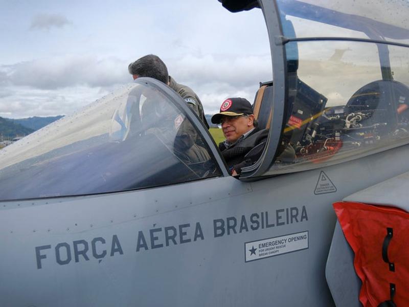 Con los aviones Gripen Petro sella la compra militar más grande del siglo