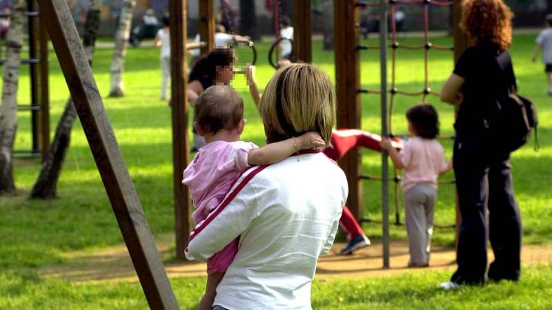 Diede sculaccione al bimbo: baby sitter condannata