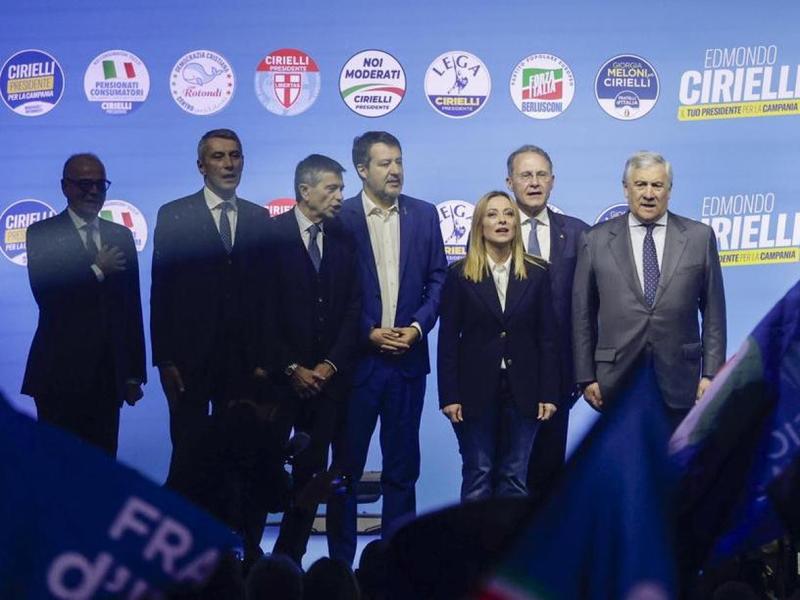 Regionali, Meloni: Â«Cirielli alternativoÂ alle fritture di pesceÂ». Il candidato: Â«AumentoÂ di 100 euro per le pensioni minimeÂ»