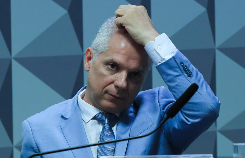 Mais uma vez, investigações de corrupção estão a dois passos do Lula