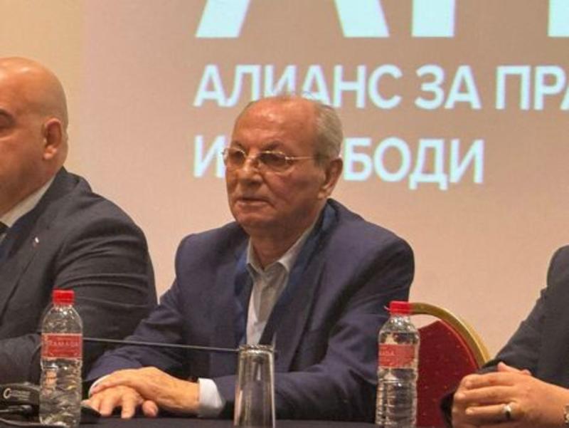 Ахмед Доган ще е почетен председател на новата му партия, ето кои ще са дясната му ръка