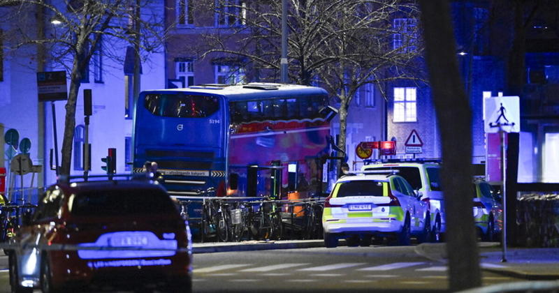 Η Σουηδία εξετάζει την εκδοχή του δυστυχήματος για το λεωφορείο που έπεσε πάνω σε στάση Η Σουηδία εξετάζει την εκδοχή του δυστυχήματος για το λεωφορείο που έπεσε πάνω σε στάση