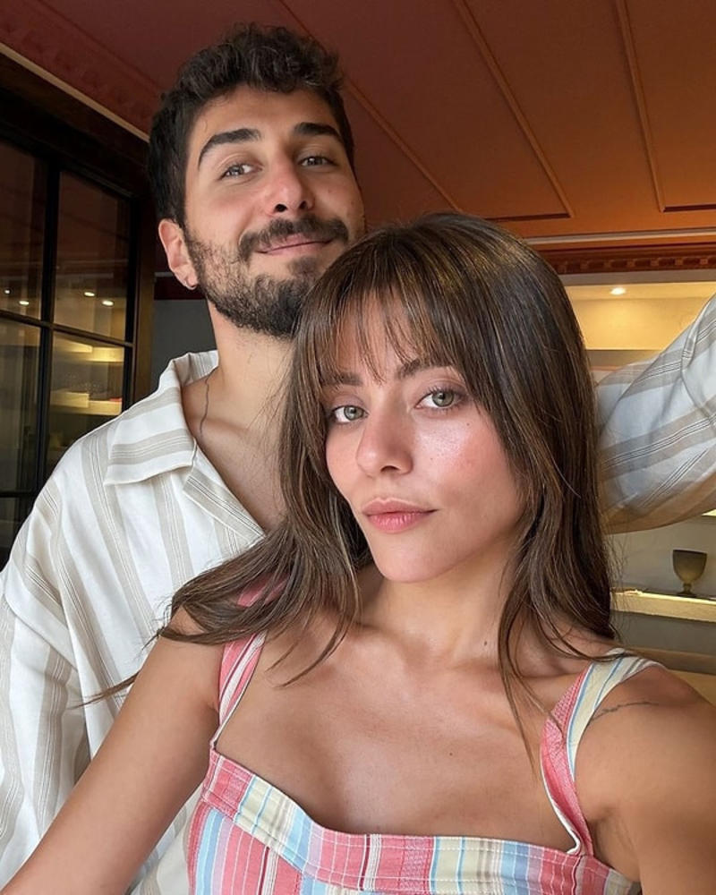 İşte ayrılık ve takipten çıkmaların gerçek nedeni ‘Öpüşme’ ve ‘hijyen’ krizi İşte ayrılık ve takipten çıkmaların gerçek nedeni ‘Öpüşme’ ve ‘hijyen’ krizi