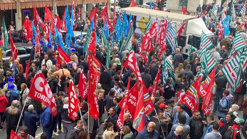 Lite su scioperi e condono. Sindacati uniti contro i limiti ai cortei. Edilizia, FdI rilancia, ma Tajani frena