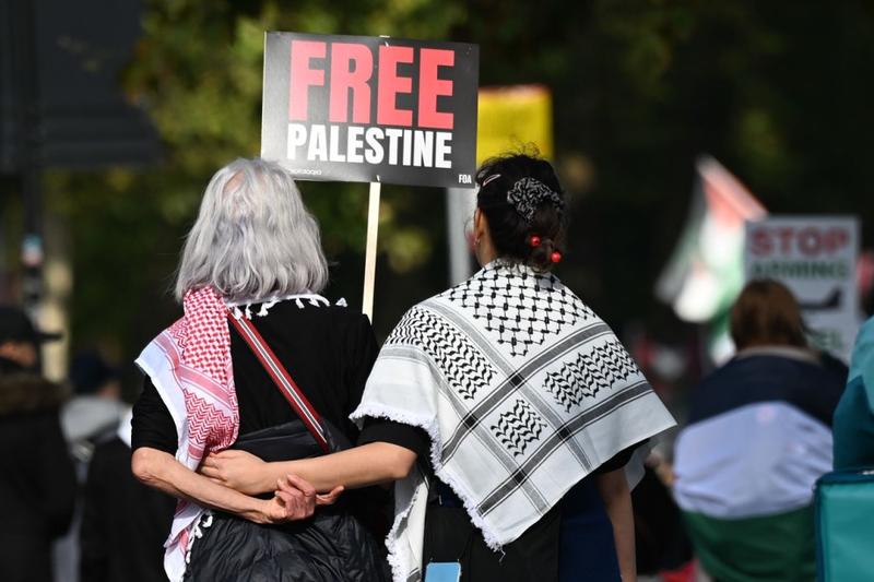 Red ribbons in London: A silent uprising bringing Palestinian hostages back into view