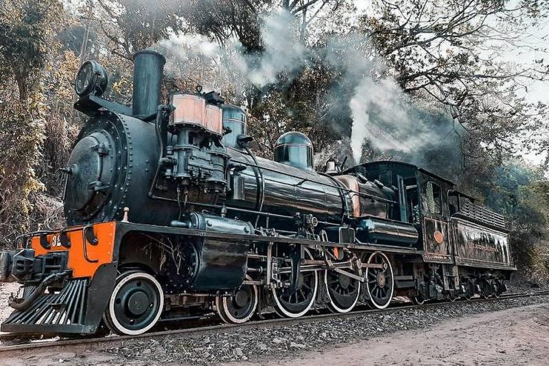 Locomotivas e vagões fazem périplo pelo país para não virarem sucata
