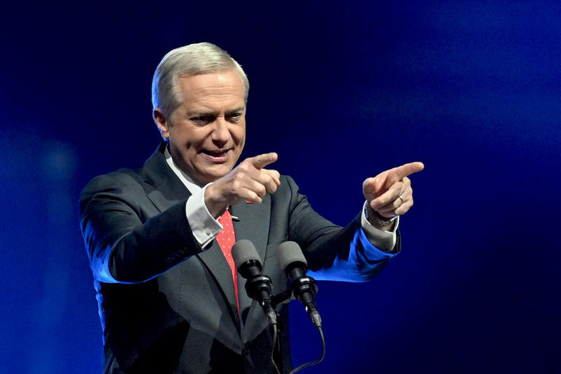 Power and machismo / Chile flirts with a rightward turn Power and machismo / Chile flirts with a rightward turn