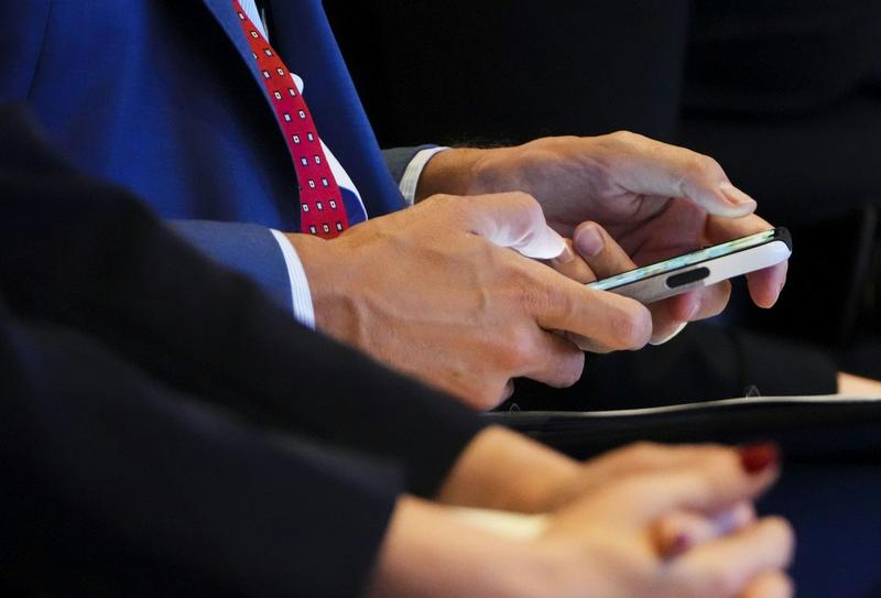 Should Canadian politicians be allowed to block their constituents on social media?