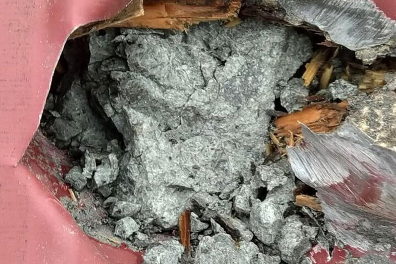 Контакт с внеземным веществом установлен: метеорит пробил крышу дома в Новгородской области, пока хозяева спали