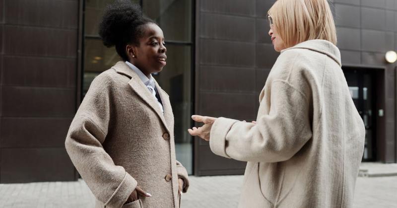 The 5-Minute Power Play: Small Talk to Strategic Influence The 5-Minute Power Play: Small Talk to Strategic Influence