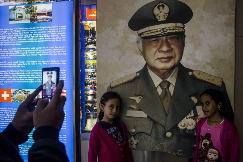 How Amnesia Is Turning Asia’s Tyrants Into Heroes