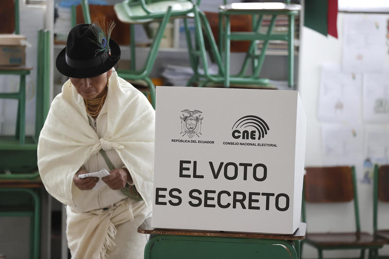 Comienza referéndum en Ecuador sobre Asamblea Constituyente y bases militares extranjeras Comienza referéndum en Ecuador sobre Asamblea Constituyente y bases militares extranjeras