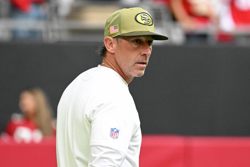 Kyle Shanahan benches, confronts 49ers player on sideline after costly penalty