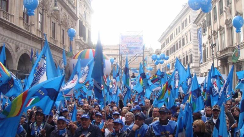 Sos pubblico impiego a Milano e in Lombardia: il 43% dei dipendenti verso la pensione e a pagare sono i servizi (sempre peggiori) destinati ai cittadini