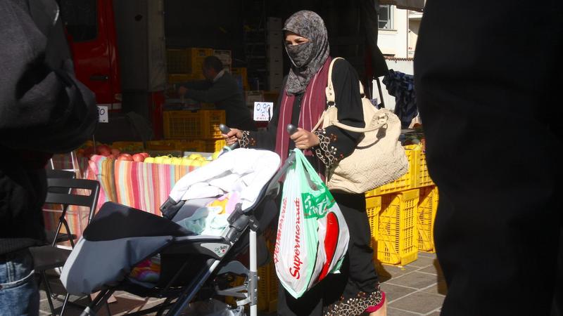 Il velo integrale vietato a Lissone: le donne iraniane esultano e ringraziano