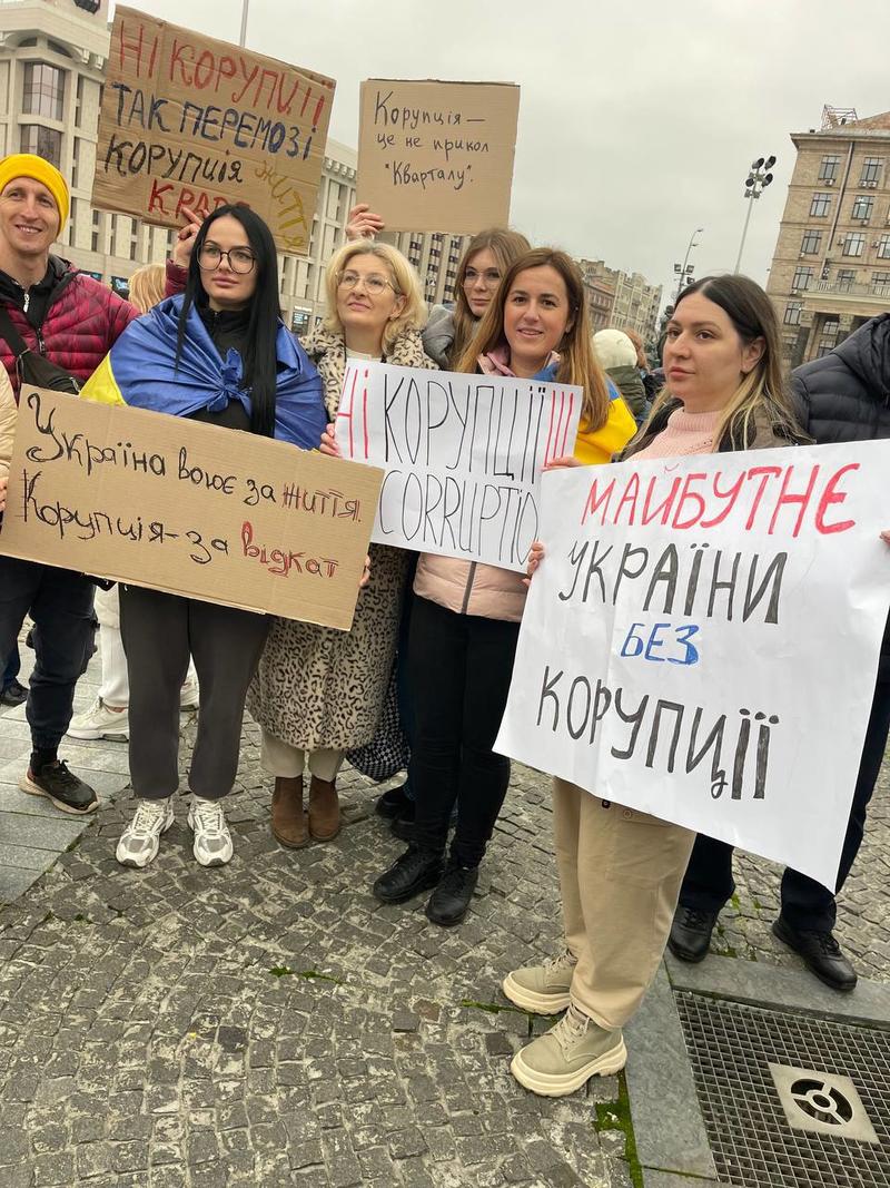 Zelenski’yi yolsuzlukla götürecekler