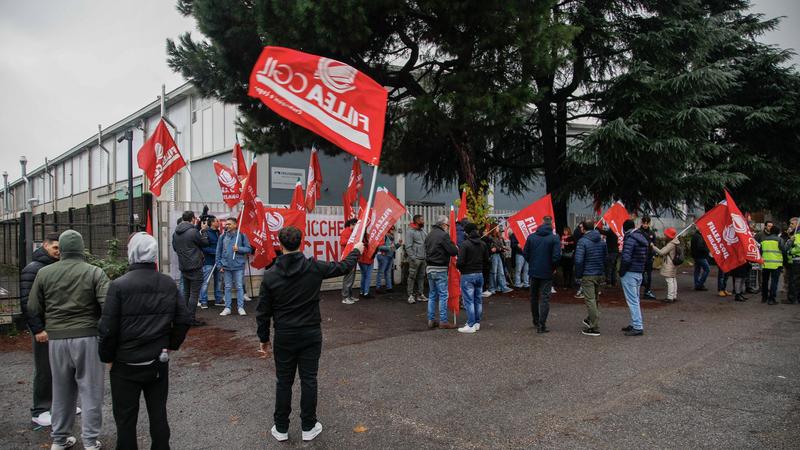 La proprietà vuole chiudere: scatta la protesta alla Freudenberg di Rho