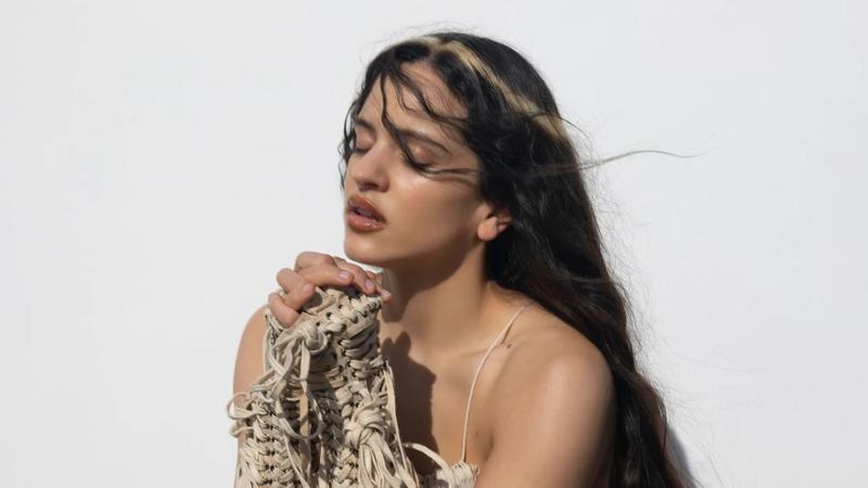 Musik | Popstar als Erlöserin: Rosalía betritt mit „Lux“ den Himmel und kehrt auf die Erde zurück